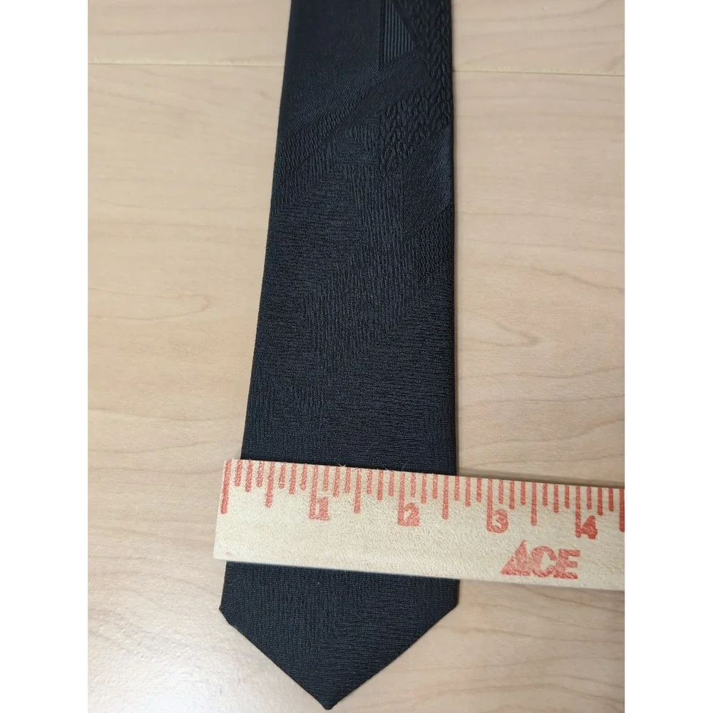 Stringbeans Men's Skinny Tie Black Relief-Print With Yellow Red Medallion